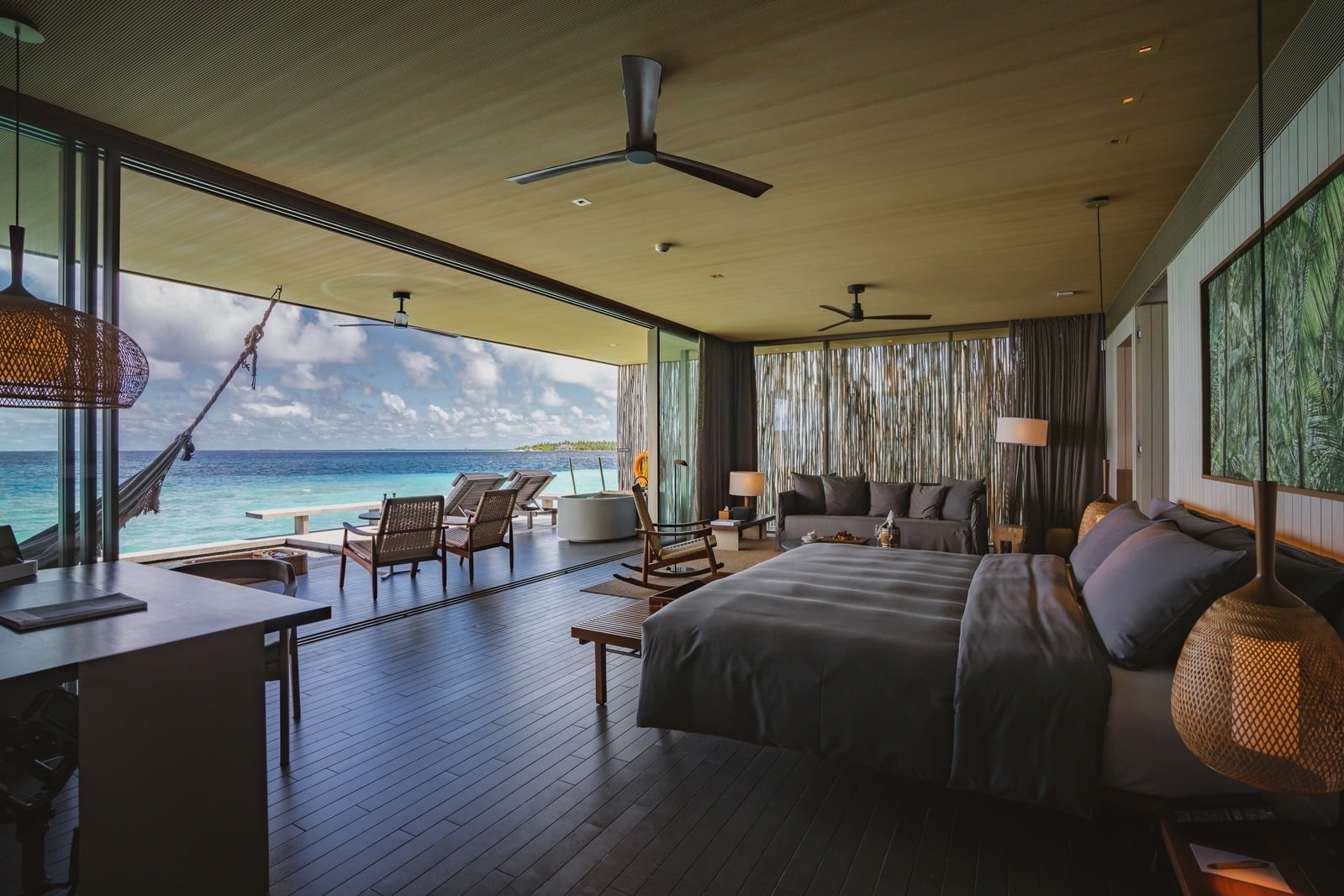 One bedroom Sunset Water Pool Villa 객실